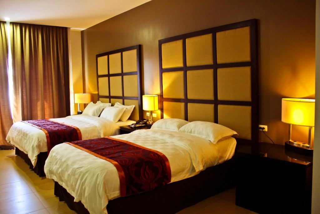 Avenue Suites Hotel And Spa Bacolod Room photo